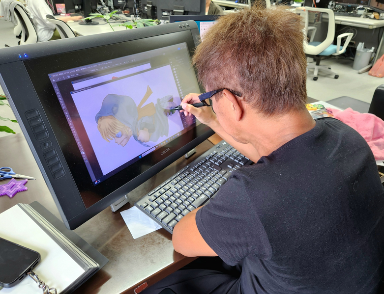 File:Shinichi Kameoka Drawing Photograph.png