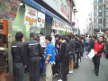 開始直前には長蛇の列が！ TrTranslation: A long line of people, even before the event's started!